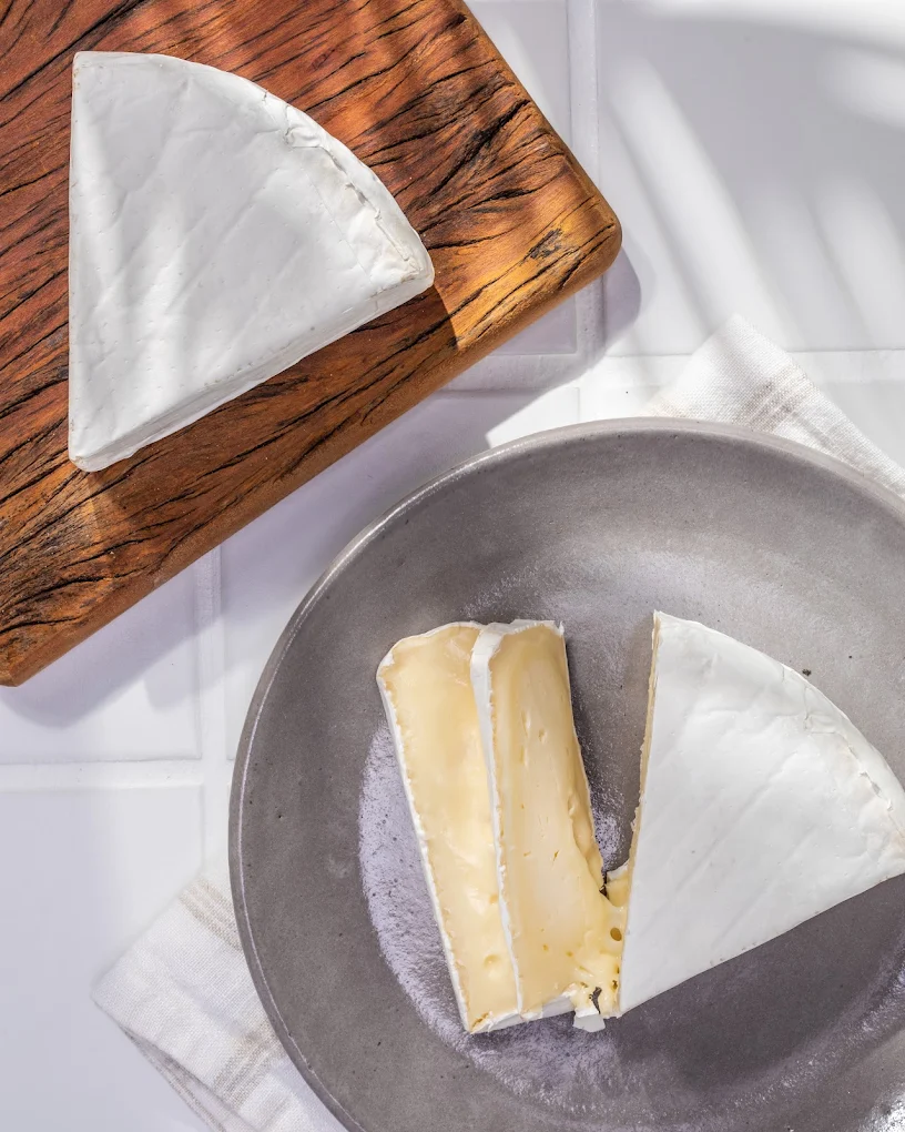 Queijo tipo brie artesanal da Nema