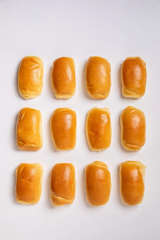 Pães de queijo canastra dourados da Nema