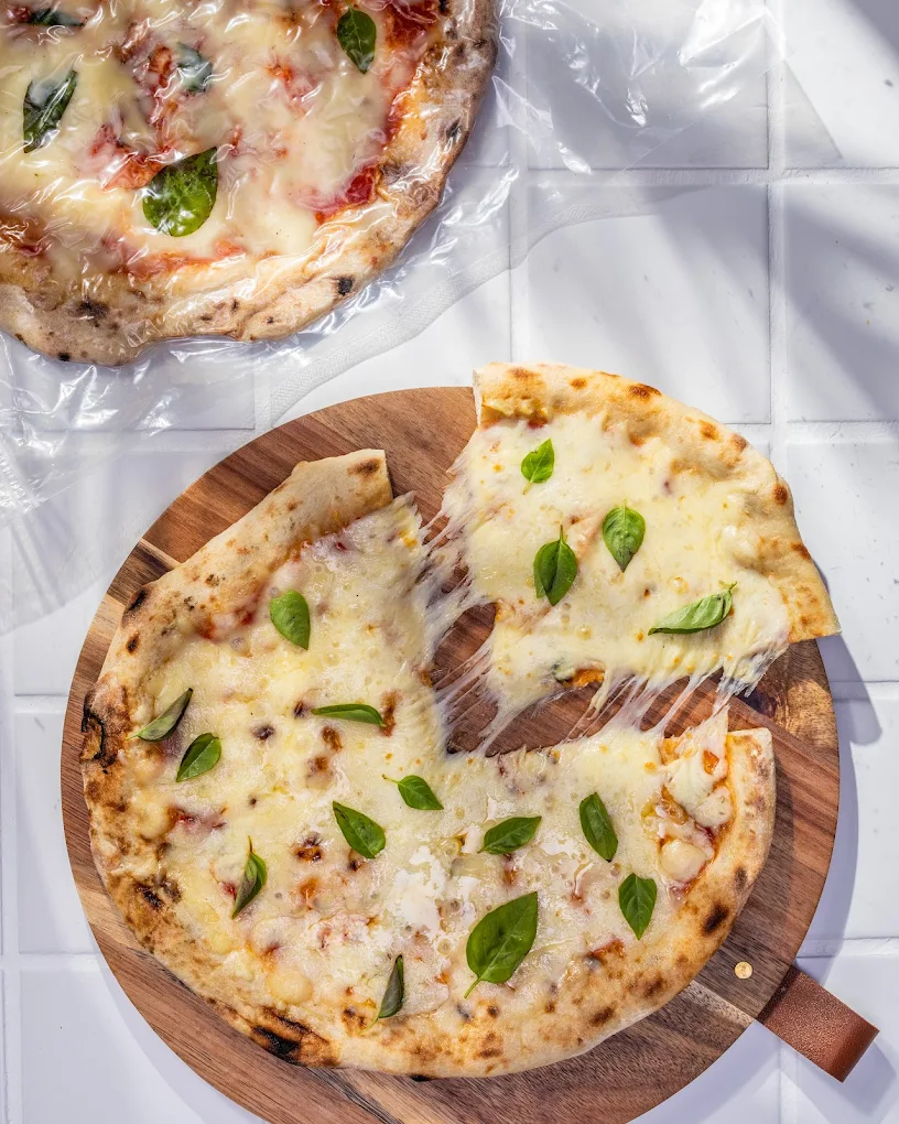 Pizza marguerita artesanal de fermentação natural da Nema